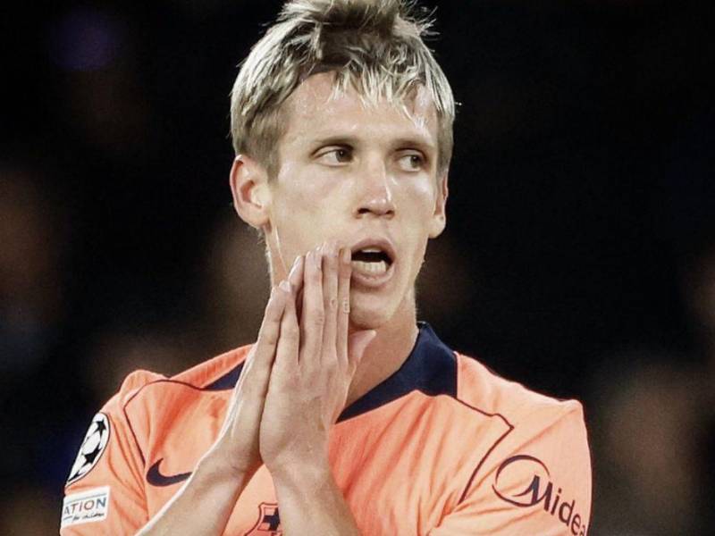 Dani Olmo es baja en el Barcelona tras lesionarse con PSG.