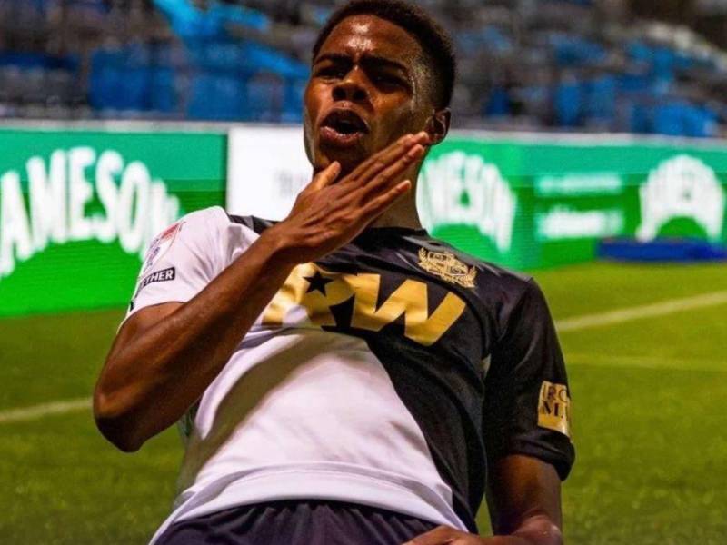 Keyrol Figueroa sigue marcando en su aventura por el Port Vale.