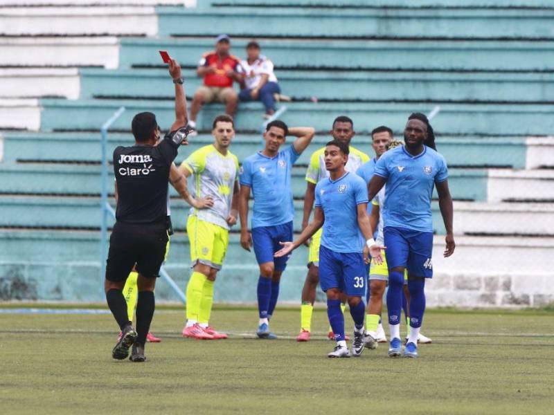 FVS en acción: así fue la roja a Daniel Meléndez por cabezazo a Cachita Gómez en el Génesis vs Olancho