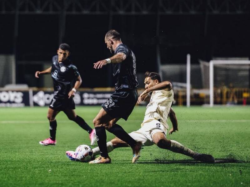 José Mario Pinto debuta en la Liga de Costa Rica enfrentando al Alajuelense