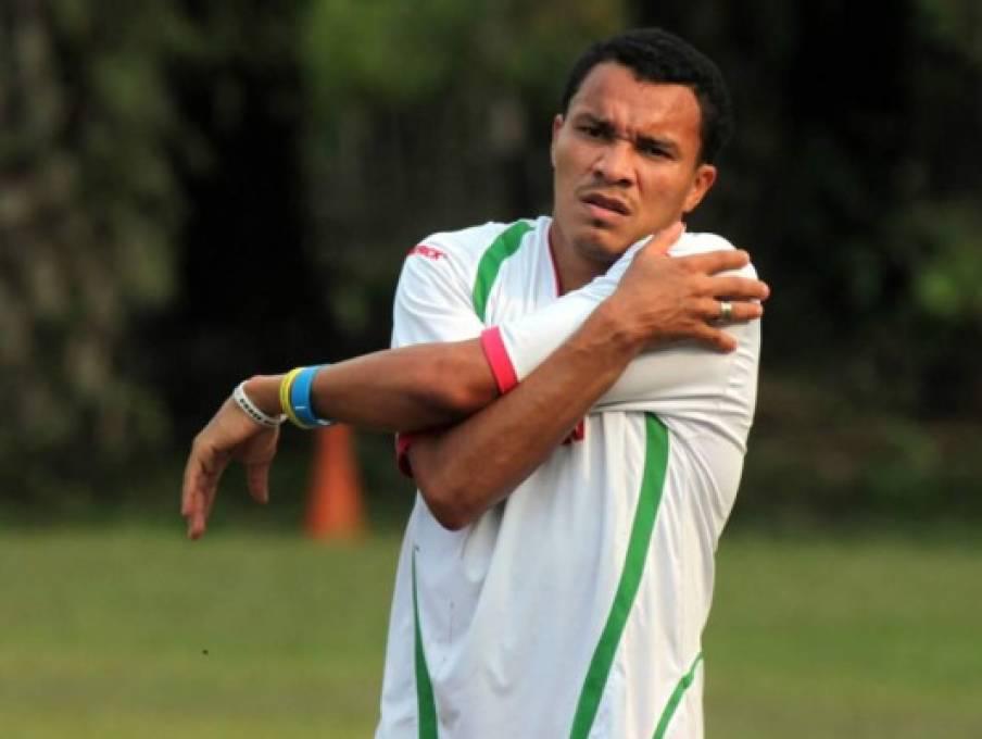 ¡El cuarto con más equipos en el mundo! Rambo de León ficha por su club 25 a sus 42 años: todas las camisas que ha vestido