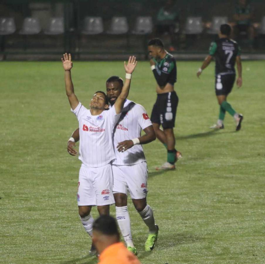 Alberth Elis vivió un día especial al volver a jugar, los saludos de Eduardo Espinel y el festejo de Jorge Benguché en la victoria del Olimpia