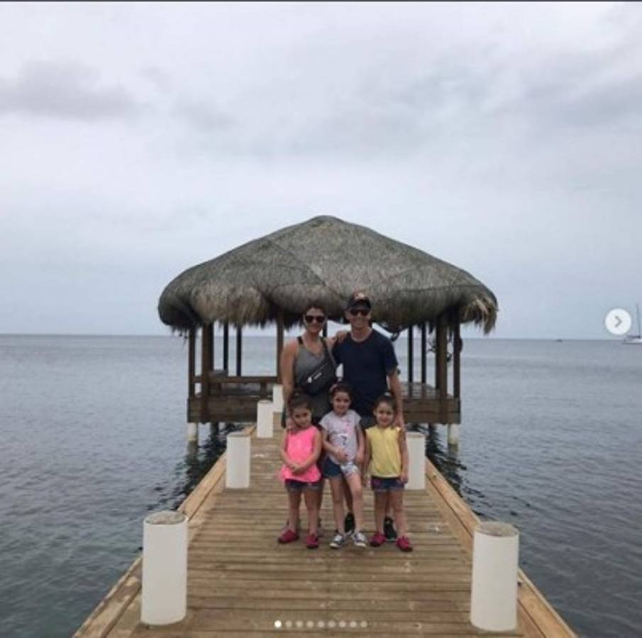 Olimpista Matías Garrido vacaciona en Roatán y comparte con niños de esa ciudad