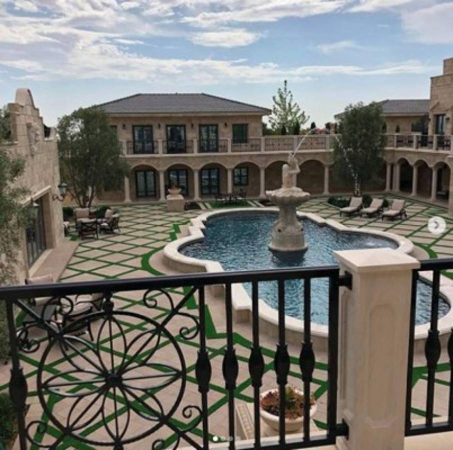 Los extravagantes lujos de Mayweather en la cuarentena: Dulceria en casa y cuenta su dinero