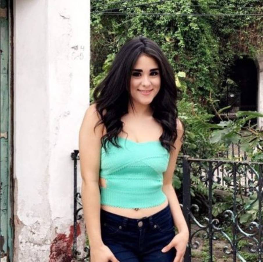 Estas son las hermosas presentadoras que calientan el Panamá-Honduras