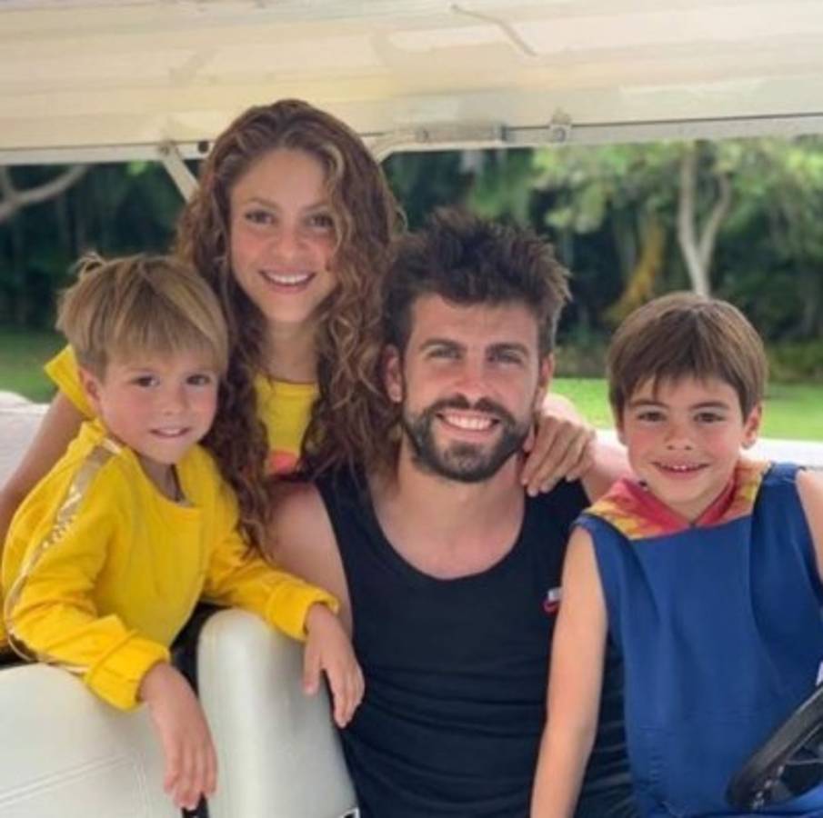 Shakira, pareja de Piqué, enciende Instagram con tres ardientes fotos en traje de baño