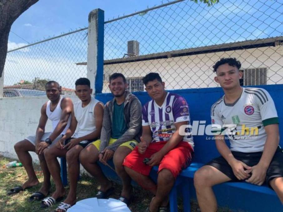 El cocinero, los tacos al sol y sin lujos: los futbolistas del Victoria que viven fuera de excentricidades en la sede