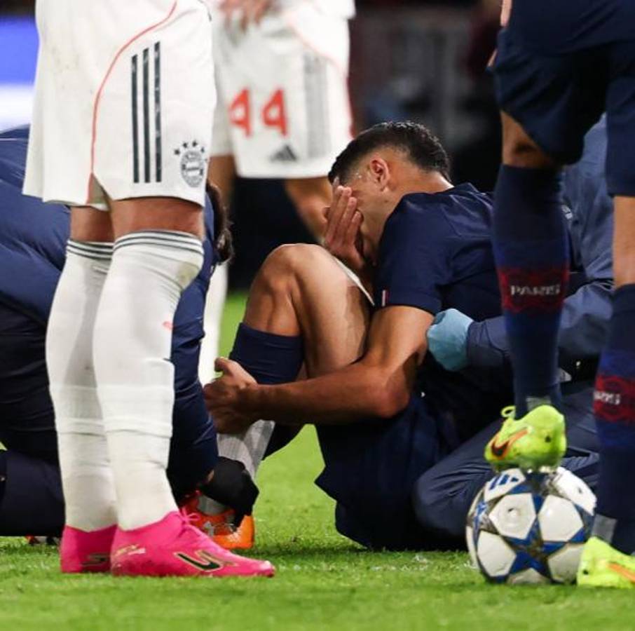 Es terrible: Luis Díaz provoca grave lesión a Hakimi en la Champions; el jugador del PSG se marcha llorando