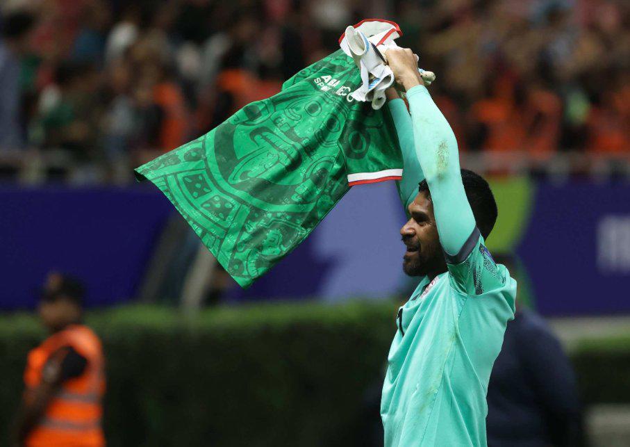 Nueva Caledonia se roba el amor de los mexicanos, ¿qué objeto le dieron al portero de Jamaica que es tendencia mundial?