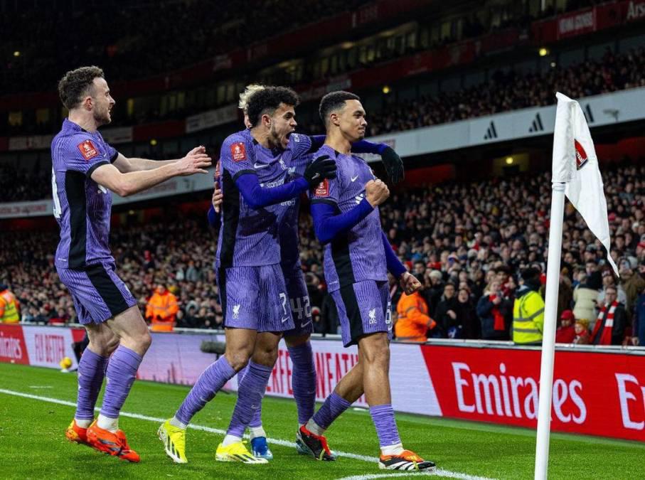 El calvario que vive futbolista del Liverpool por recibir acoso de una mujer: “Envía fotos obscenas”