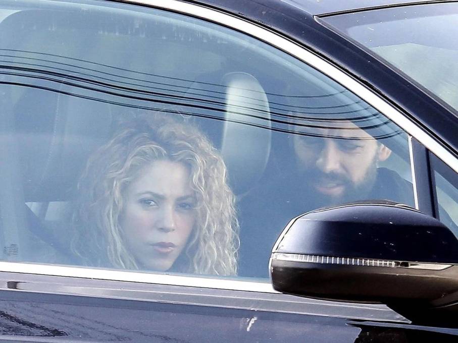 Salen a luz las fotos: La acalorada discusión a gritos de Shakira y Piqué en un yate frente a sus hijos