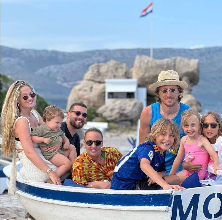 Así van las vacaciones de los futbolistas y sus mujeres: Wanda Nara y Georgina Rodríguez arrasan y las fiestas de Messi