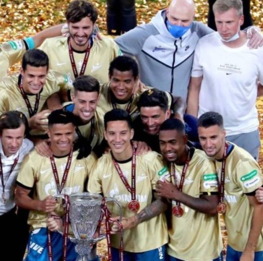 ¡Tuvieron que recoger los pedazos! Zenit logra la Copa de Rusia y la rompe durante la celebración