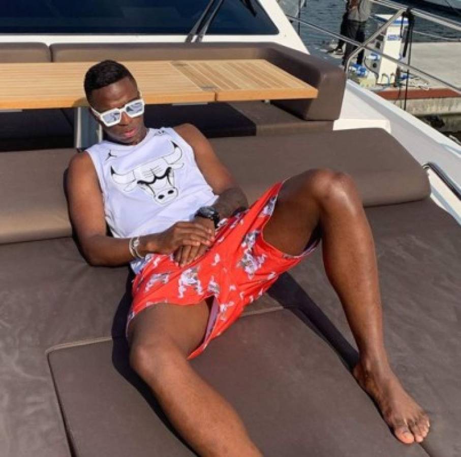 Playa, arena y mucho balón: Las tremendas vacaciones de Vinicius Junior en Brasil