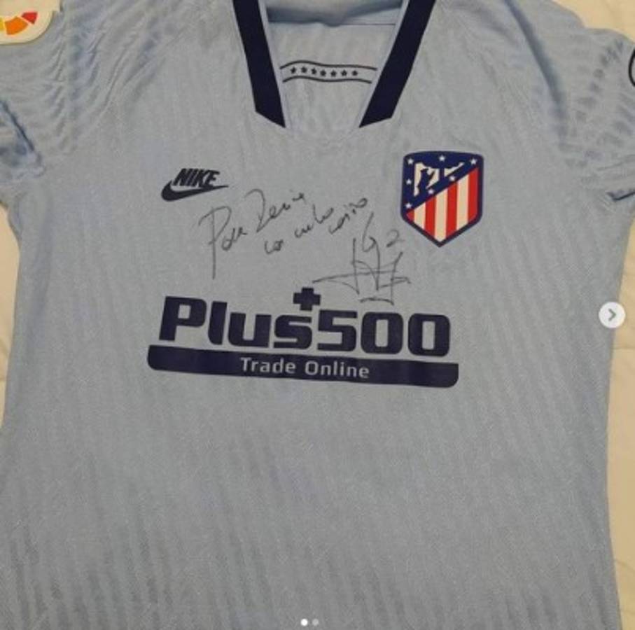 La sorprendieron con la camisa del Choco Lozano: Los privilegios que tiene Denia Cerrato al ser empleada de jugador del Atlético