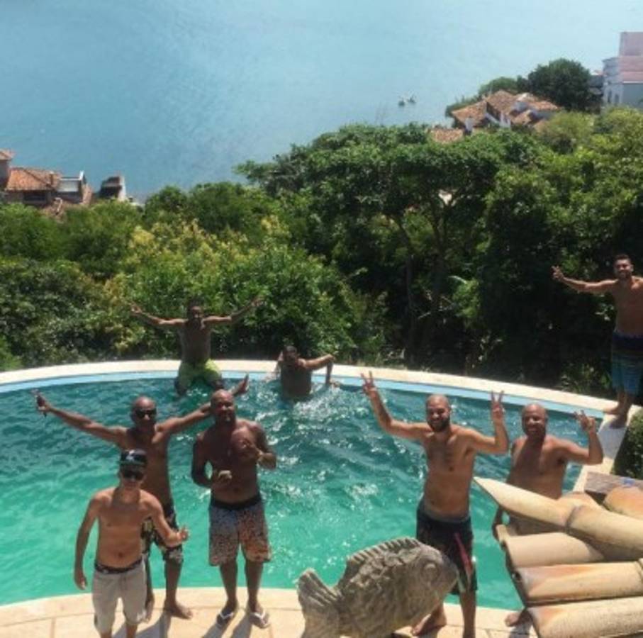 ¡Triste realidad! Así es la nueva vida de Adriano, la exestrella del fútbol brasileño