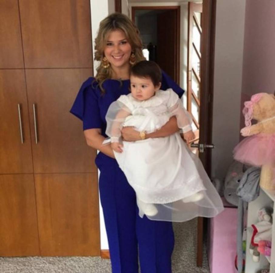 Andrea Guerrero, la bella periodista que se emocionó al entrevistar a James Rodríguez