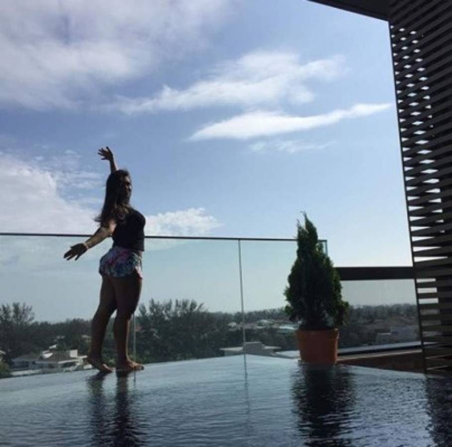 Así es Mónica Faria, la sensual hija de Romario que fue víctima de los hackers otra vez