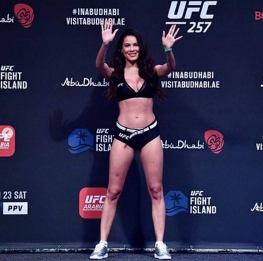 Camila Oliveira, la chica que aprovecha las peleas de UFC para vender contenidos para adultos