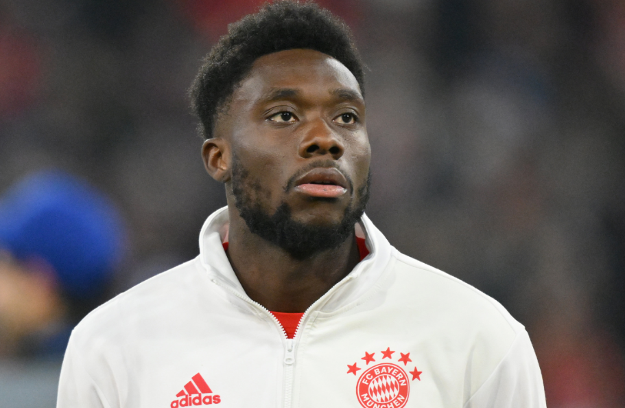 Real Madrid busca reforzar la banda izquierda con el fichaje de Alphonso Davies.