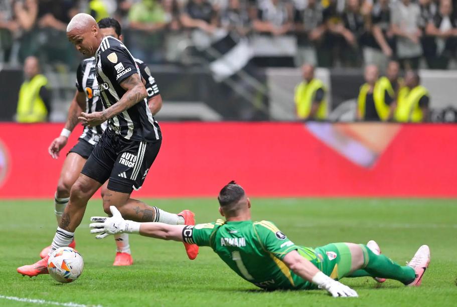 Le hizo un doblete a River y revela por qué su esposa fue crucial en la victoria del Mineiro: “Me dijo que no jugara...”