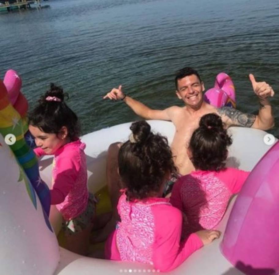 Olimpista Matías Garrido vacaciona en Roatán y comparte con niños de esa ciudad