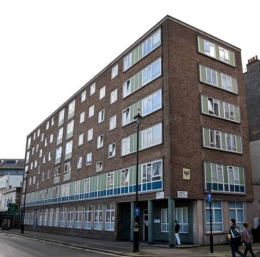 Encuentran fotos íntimas de Diego Costa y Gabriel Jesús con la misma mujer en una biblia