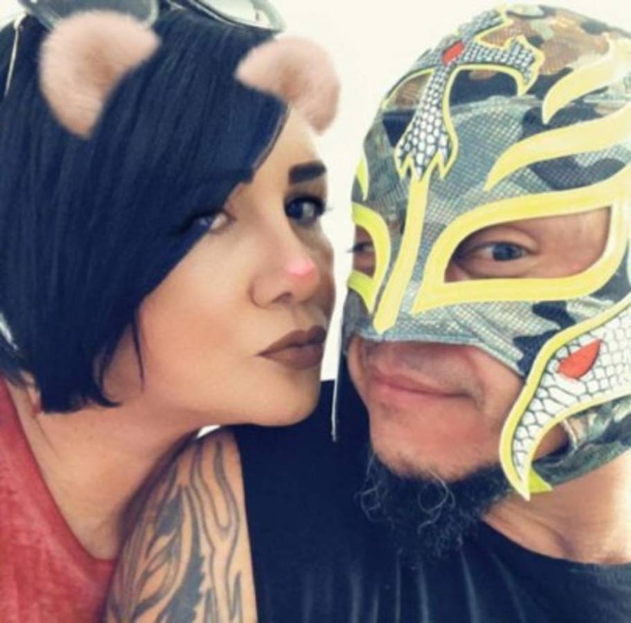 Sin máscara: Rey Mysterio muestra su cara oculta por amor y sorprende a los fanáticos de la WWE