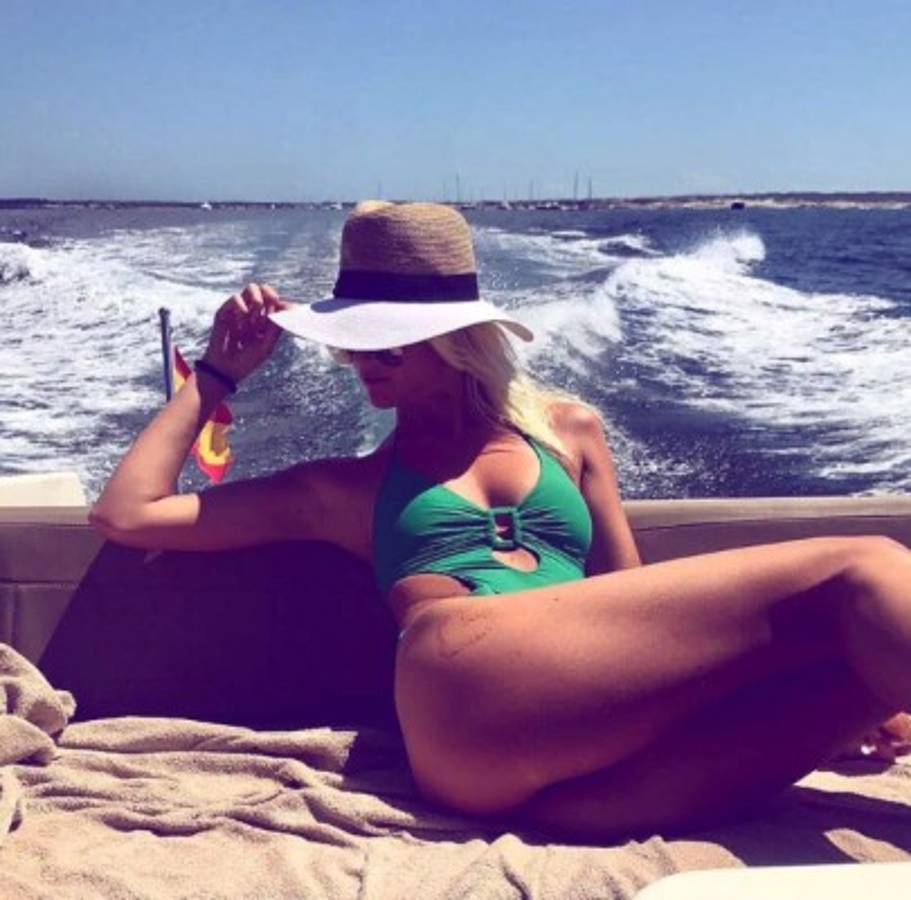 Maxi López disfruta de sus vacaciones en Ibiza con tres espectaculares modelos