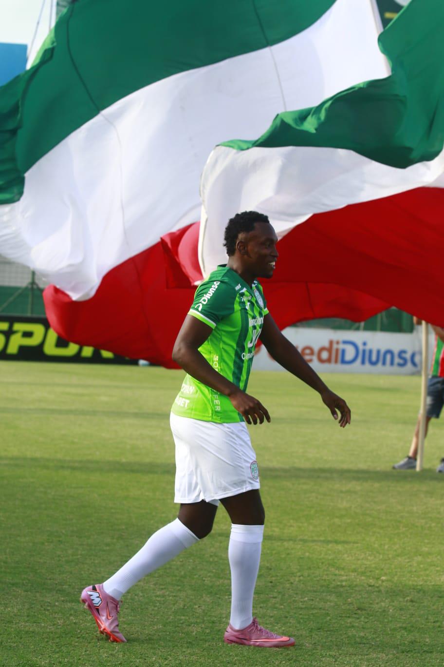 Presentación de Alberth Elis en Marathón: Abrazos, lealtad y recuerdo de Orinson
