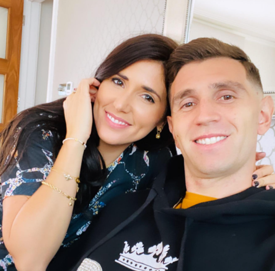 Dibu Martínez conoció a su esposa portuguesa en una parada de colectivos: “La veía pasar y un día la encaró”