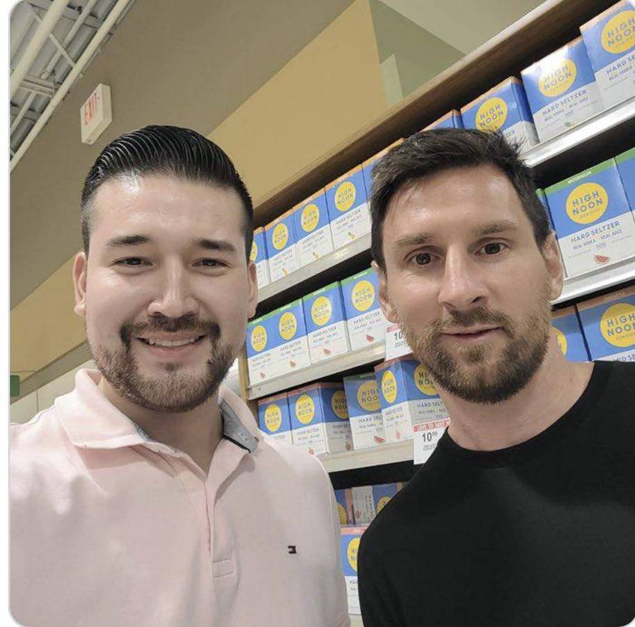 Messi haciendo compras en un supermercado de Miami: así fue captado con Antonela como cualquier simple mortal