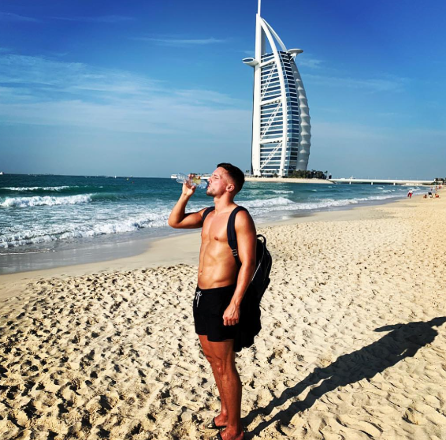 Ganó la Premier League, el Chelsea lo fichó por 40 millones y ahora es constructor de casas