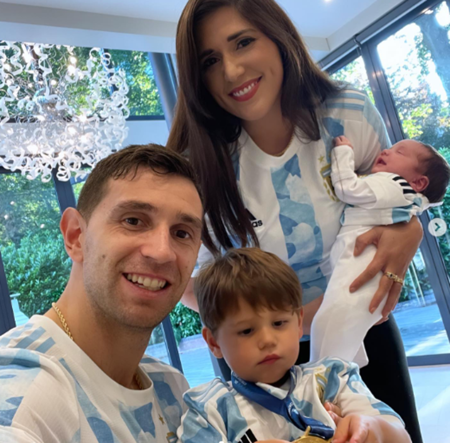 ¡Ella tuvo la iniciativa! La esposa del ‘Dibu’ Martínez revela cómo se conocieron: ‘‘No, vení a mi departamento y tomamos un café’’