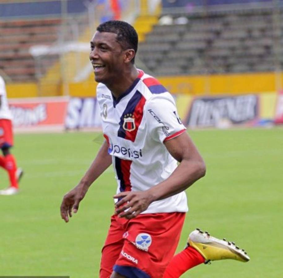 Tres hondureños entre los futbolistas que tienen apodo femenino