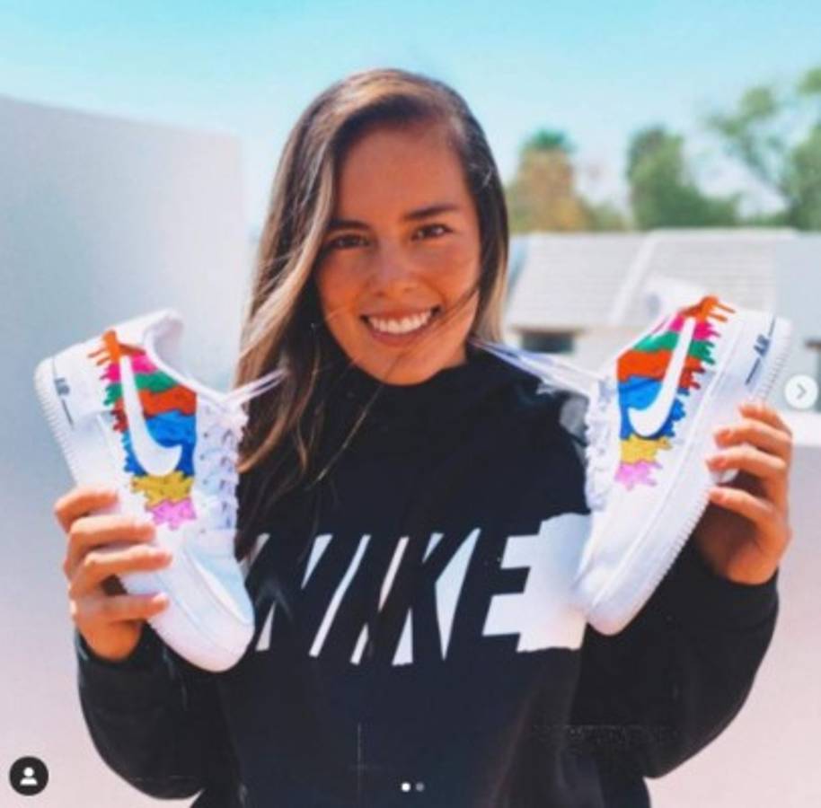 Jugadora mexicana rifa una camiseta para una operación de rodilla porque su club se negó a cubrir los gastos