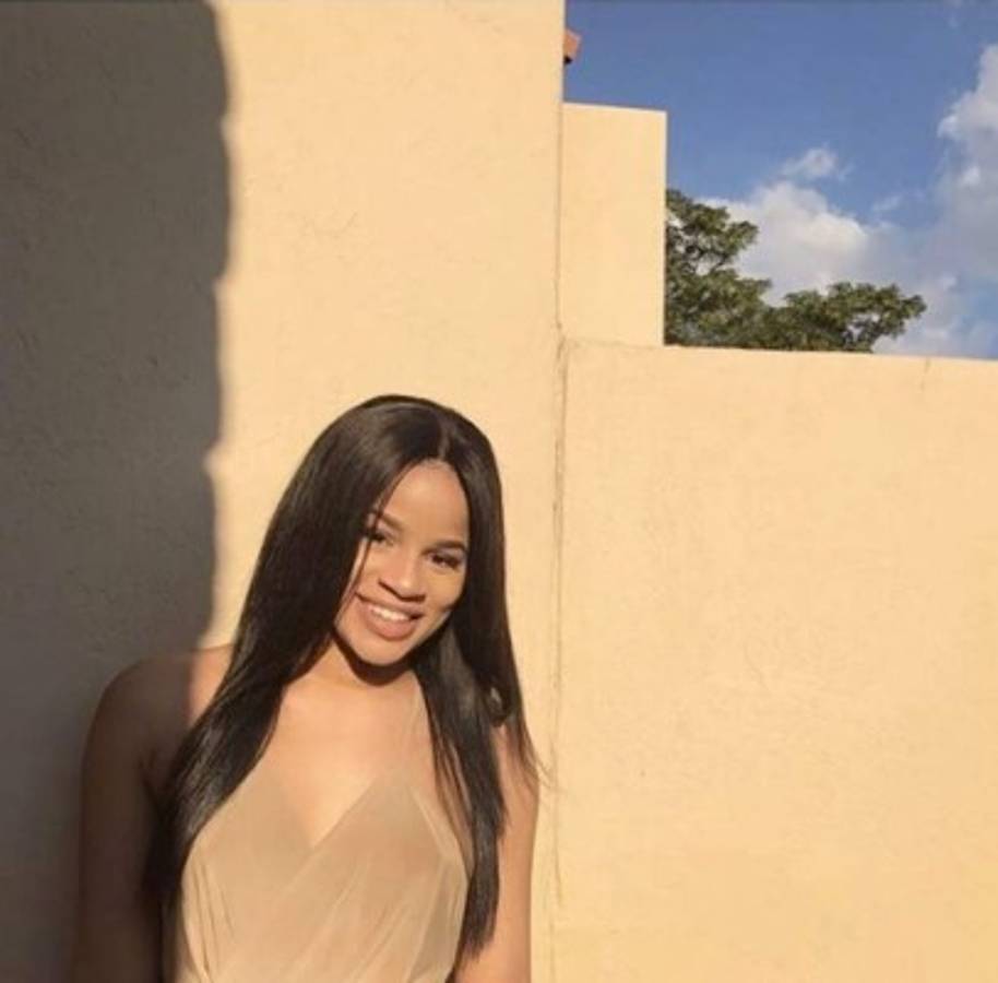 Emenike, el futbolista que se divorció de Miss Nigeria 2013 para casarse con Miss Nigeria 2014