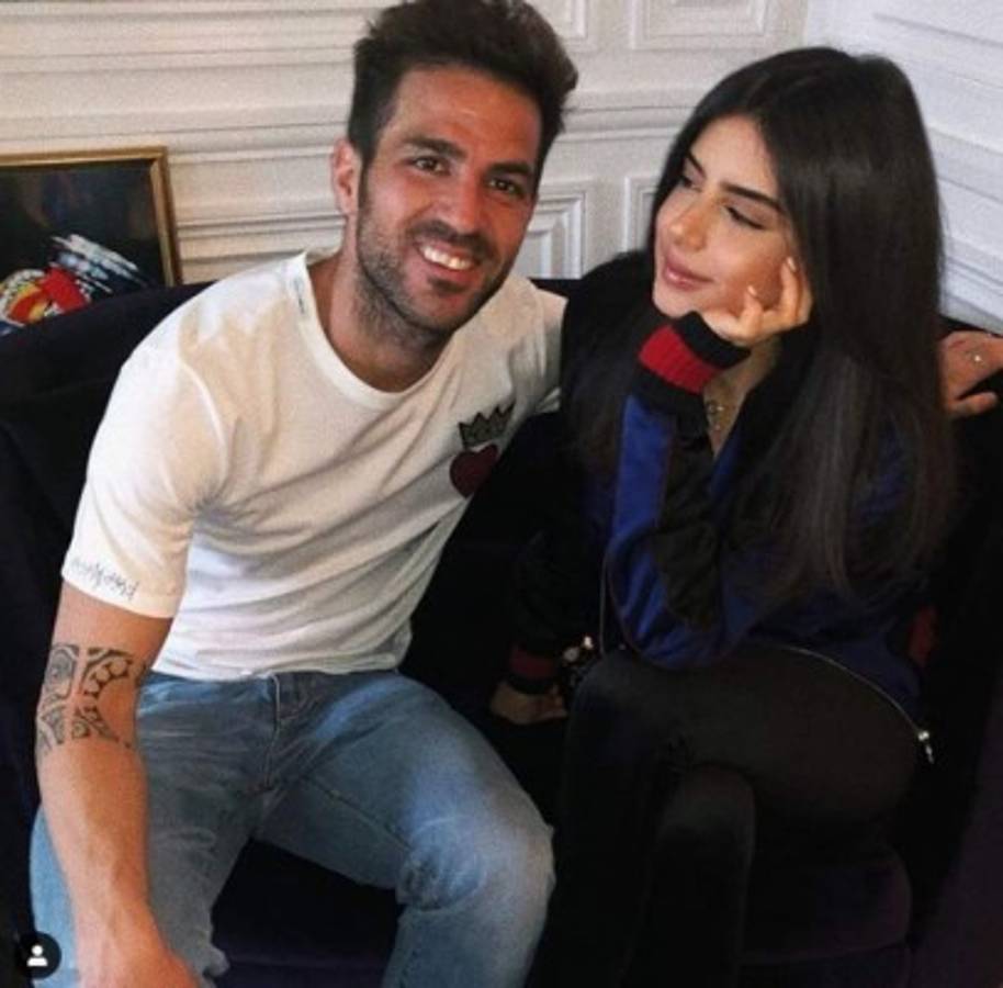 ¡Sí que ha crecido! La espectacular hijastra 'influencer' de Cesc Fábregas cumple 20 años
