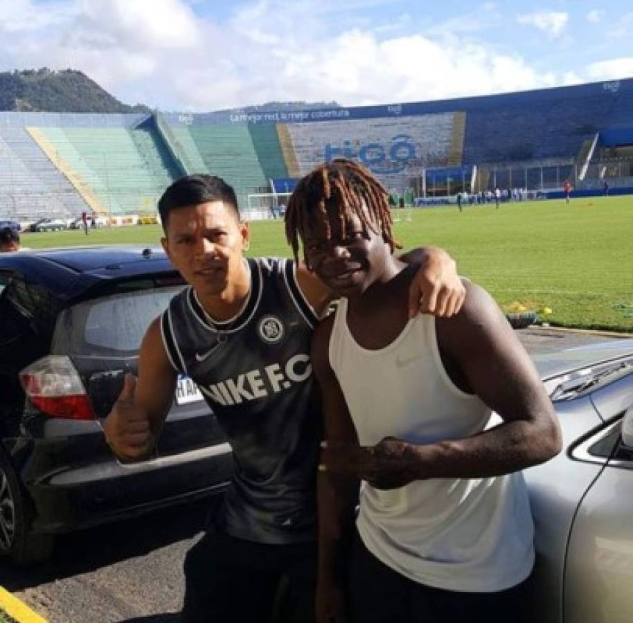 La Taflo, el comediante hondureño que confundieron con jugador de Olimpia ¡Hasta medalla recibió!