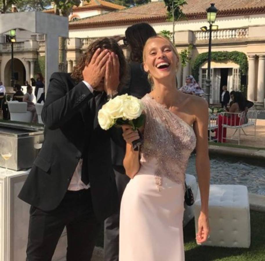 Boda de Víctor Valdés estuvo rodeada de ex jugadores del Barcelona