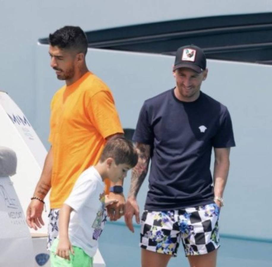 Así fue 'cazado' Messi junto a Suárez y Fábregas en Ibiza mientras se define su futuro en Barcelona