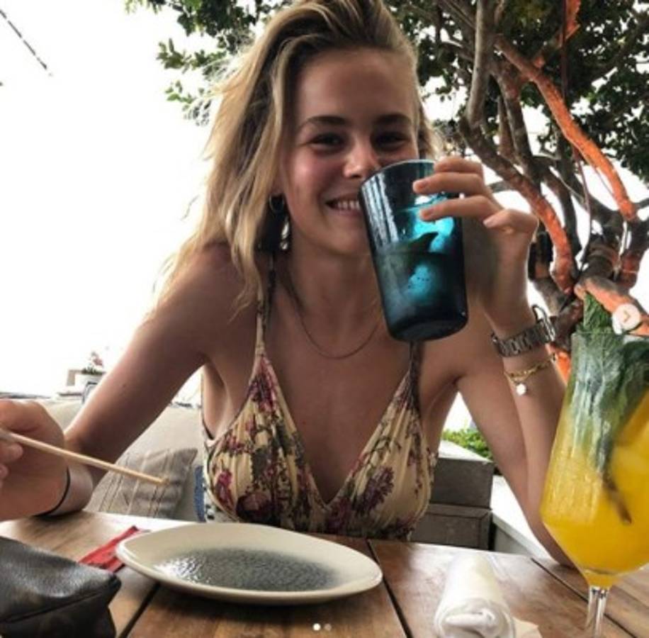 Fotos: De Ligt se marcha a la 'isla de los cerdos' con su espectacular novia