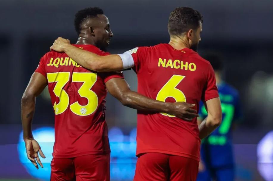 El jugador mexicano que vive en Arabia Saudita y quiere hacerle daño a Honduras: lujos, salario y la mujer que lo acompaña