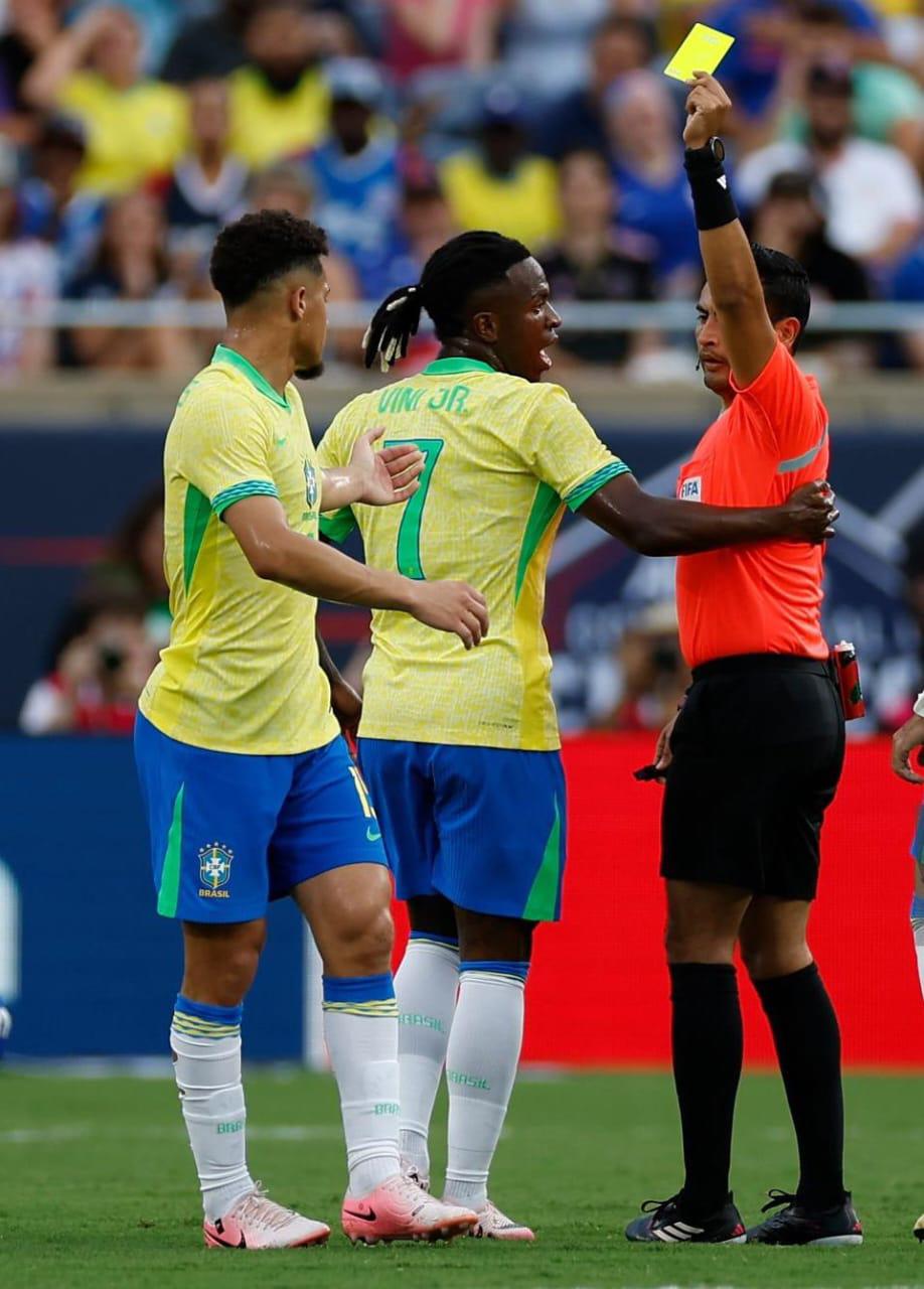 Said Martínez sale al paso tras la polémica jugada en el Brasil vs Estados Unidos: “El protocolo me lo permite”