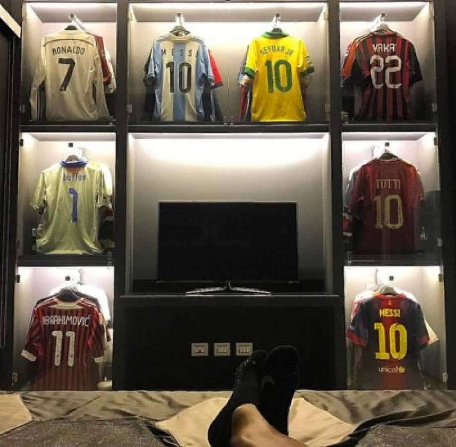 Messi, Ronaldinho y Maynor Figueroa: Los futbolistas que tienen su propio museo de camisas