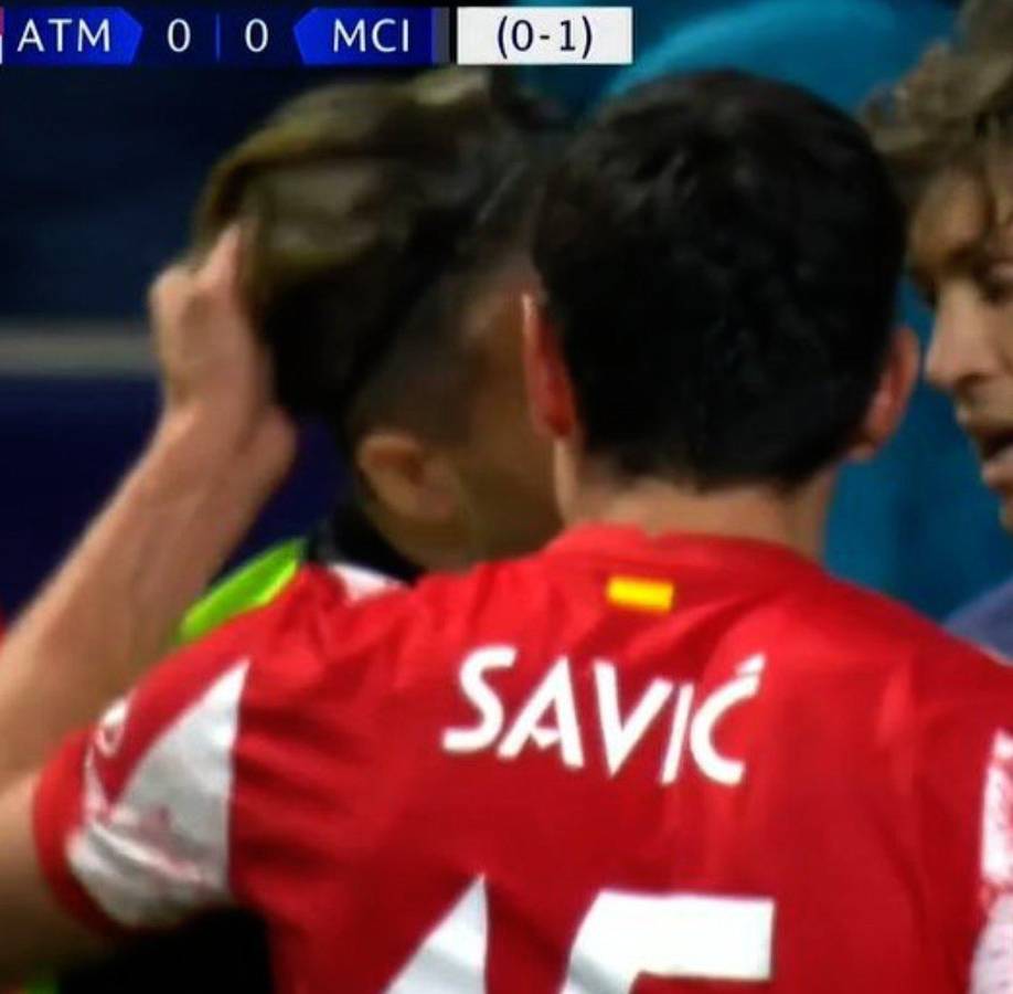 Un final de alto voltaje en el Wanda y Anfield: Cholo Simeone y sus jugadores del Atlético descontrolados en contra del árbitro