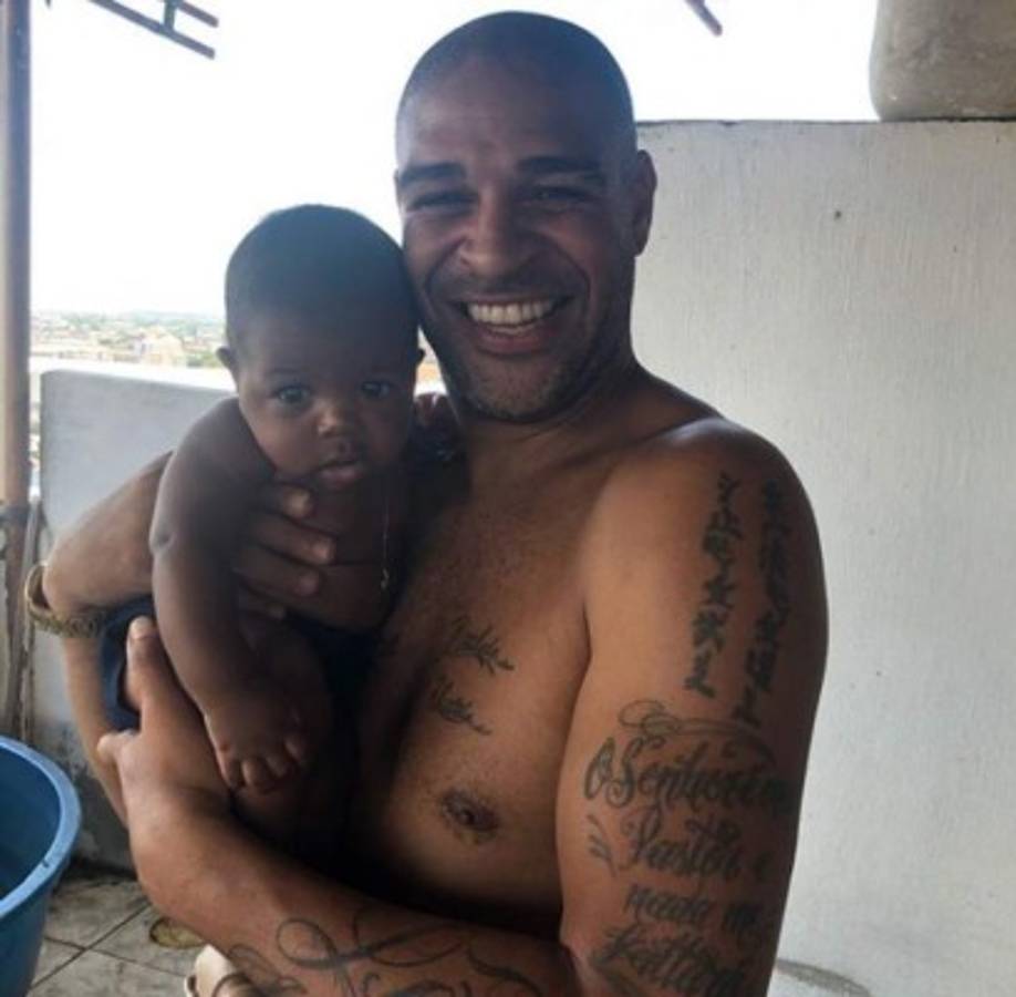 Entre favelas y lujos: La nueva vida de Adriano, el emperador que estuvo en la ruina