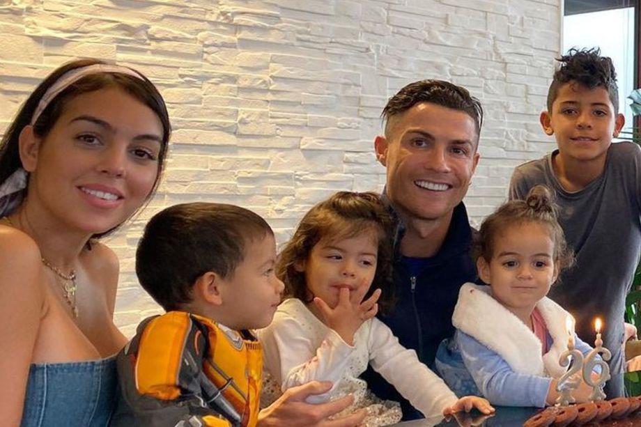 Hay una confusión: Cristiano Ronaldo y Georgina Rodríguez desvelan el nombre de su hija y publican fotos inéditas de ella