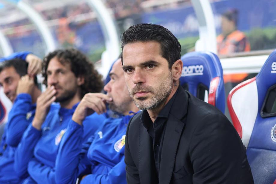 Escándalo en Chivas: un futbolista explotó un petardo en la conferencia y los periodistas abandonaron el lugar