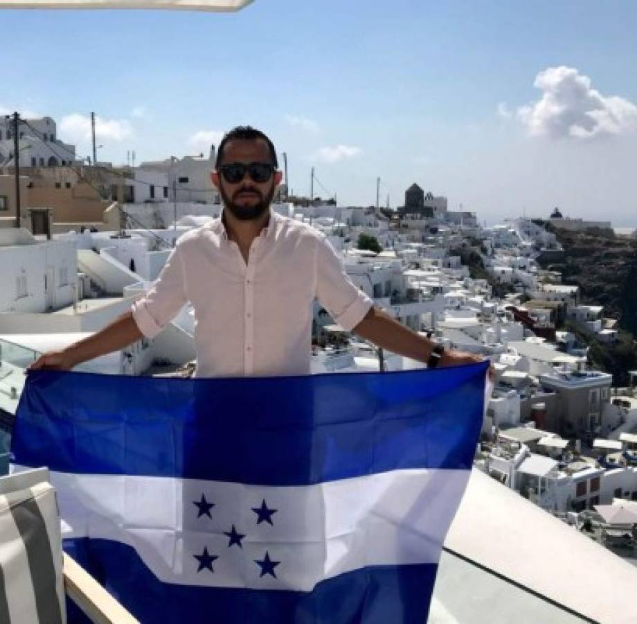 ESPECTACULAR: Las vacaciones del hondureño Alfredo Mejía en Santorini, paraíso griego